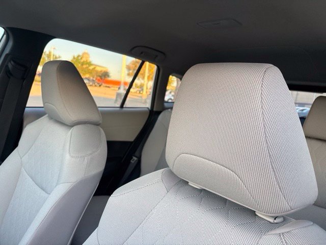 Used 2026 Toyota Corolla Cross LE FWD image 9