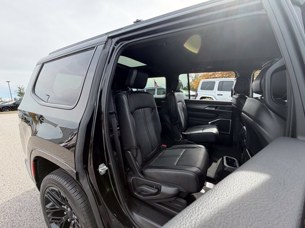 Used 2024 Jeep Wagoneer Series II AWD/4WD image 43