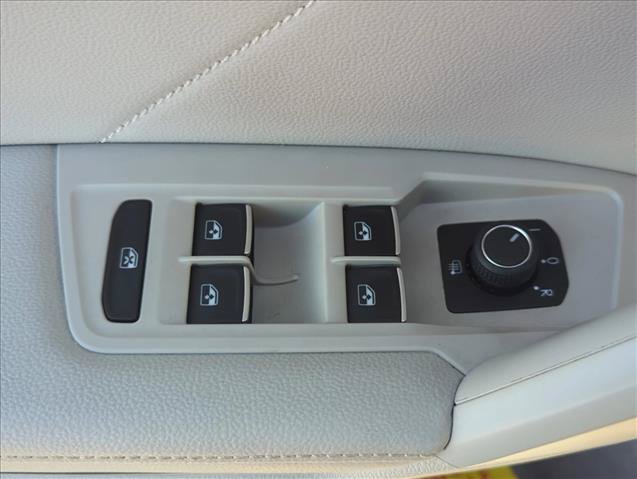 Used 2022 Volkswagen Tiguan SE FWD image 8