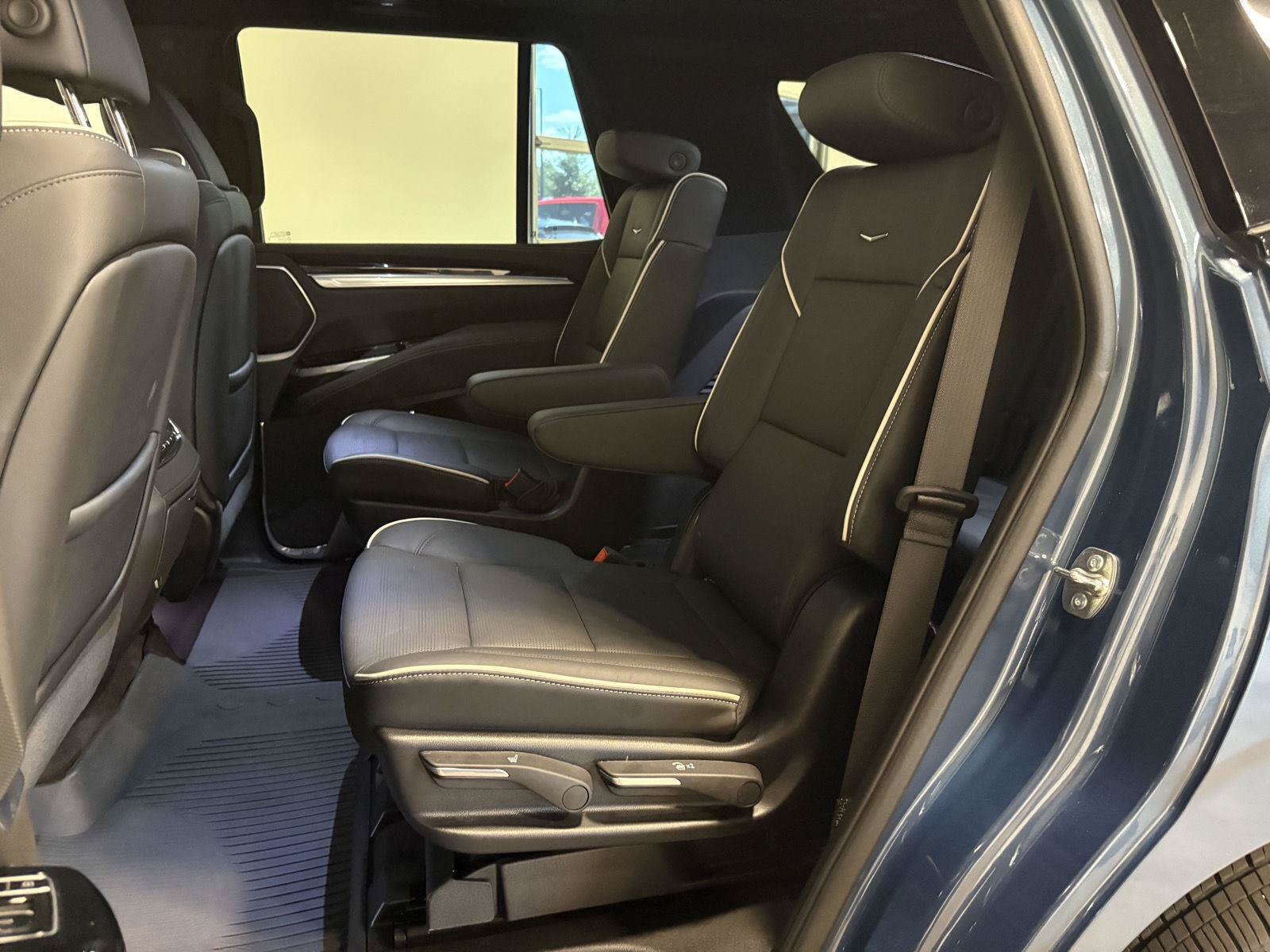 Used 2025 Cadillac Escalade Sport w/ Touring Package AWD/4WD image 33