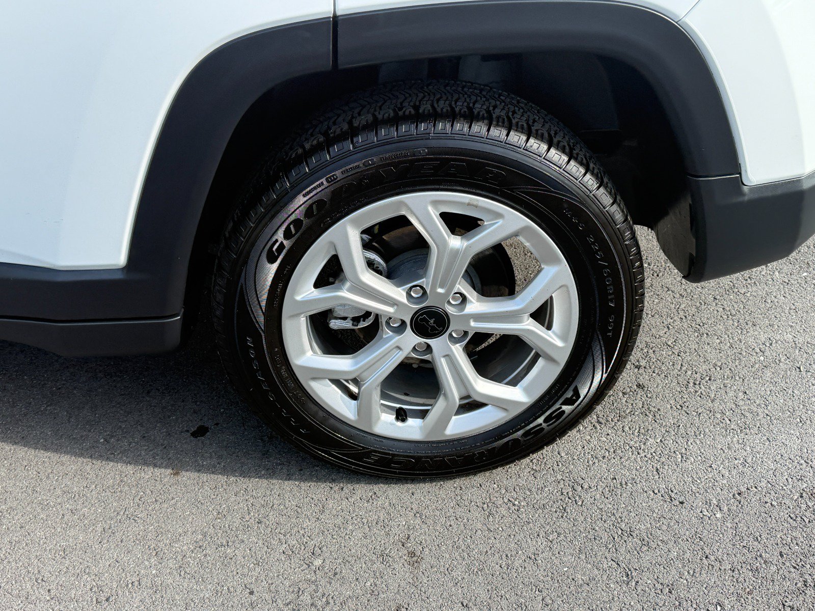 Used 2025 Jeep Compass Latitude AWD/4WD image 10