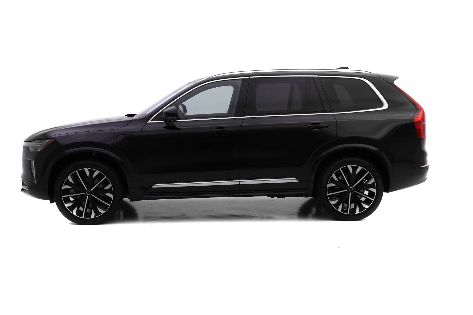 New 2026 Volvo XC90 T8 Plus w/ Protection Package Premier image 3