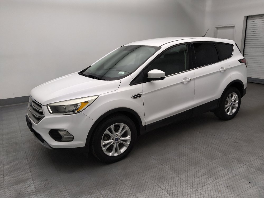 Used 2017 Ford Escape SE FWD image 2