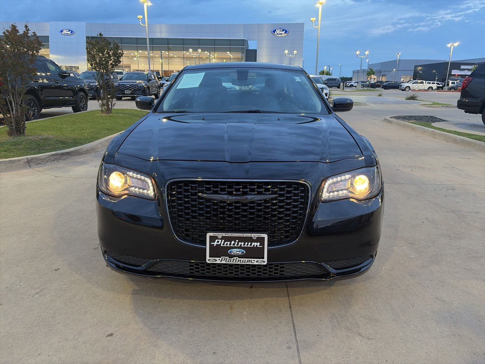 Used 2023 Chrysler 300 Touring w/ Sport Appearance Package RWD image 8