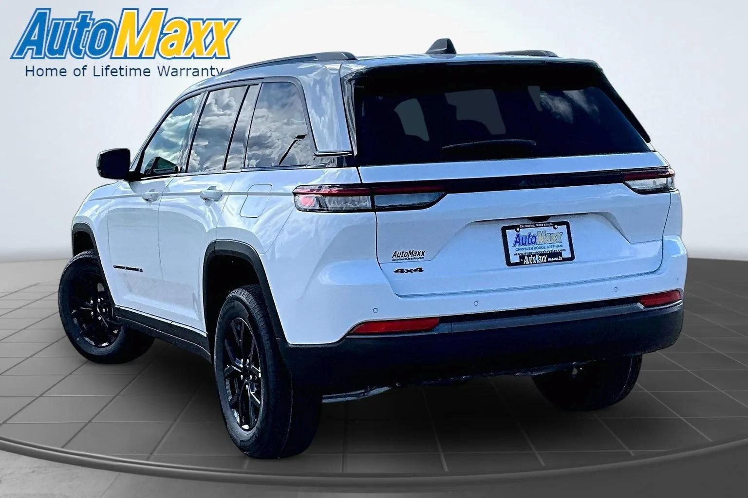 New 2026 Jeep Grand Cherokee Altitude AWD/4WD image 3