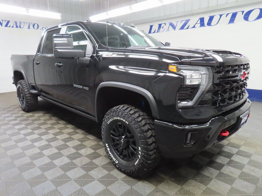 Used 2024 Chevrolet Silverado 2500 ZR2 w/ Technology Package image 3