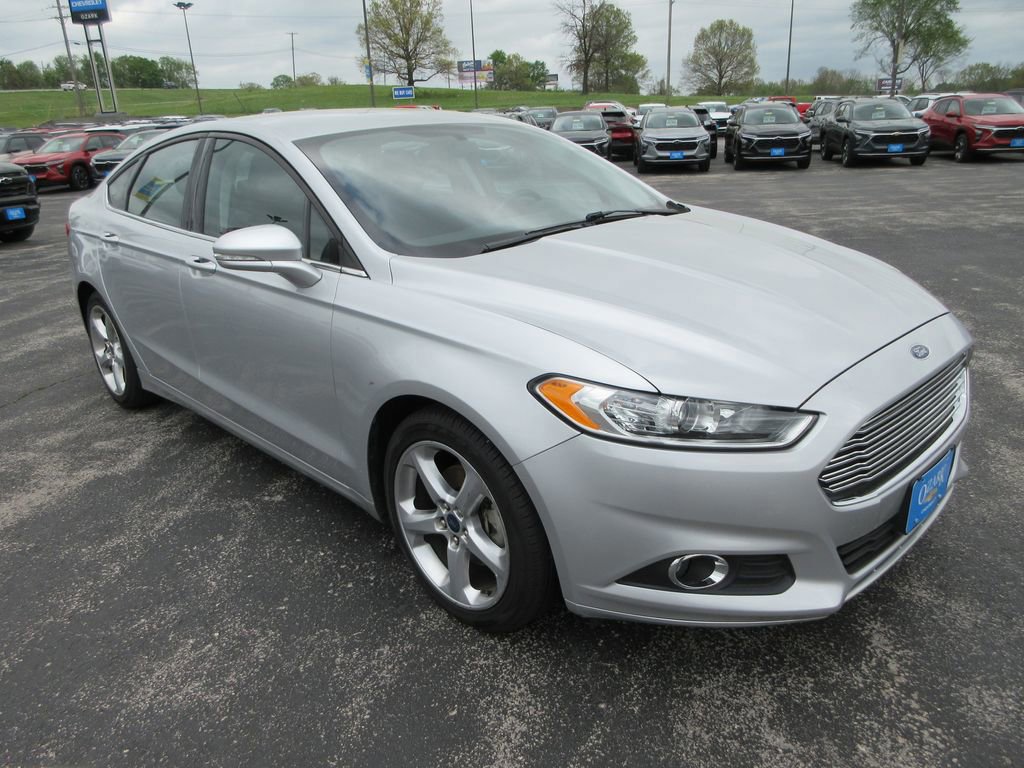 Used 2016 Ford Fusion SE w/ Equipment Group 201A image 7