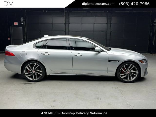 Used 2018 Jaguar XF S RWD image 8