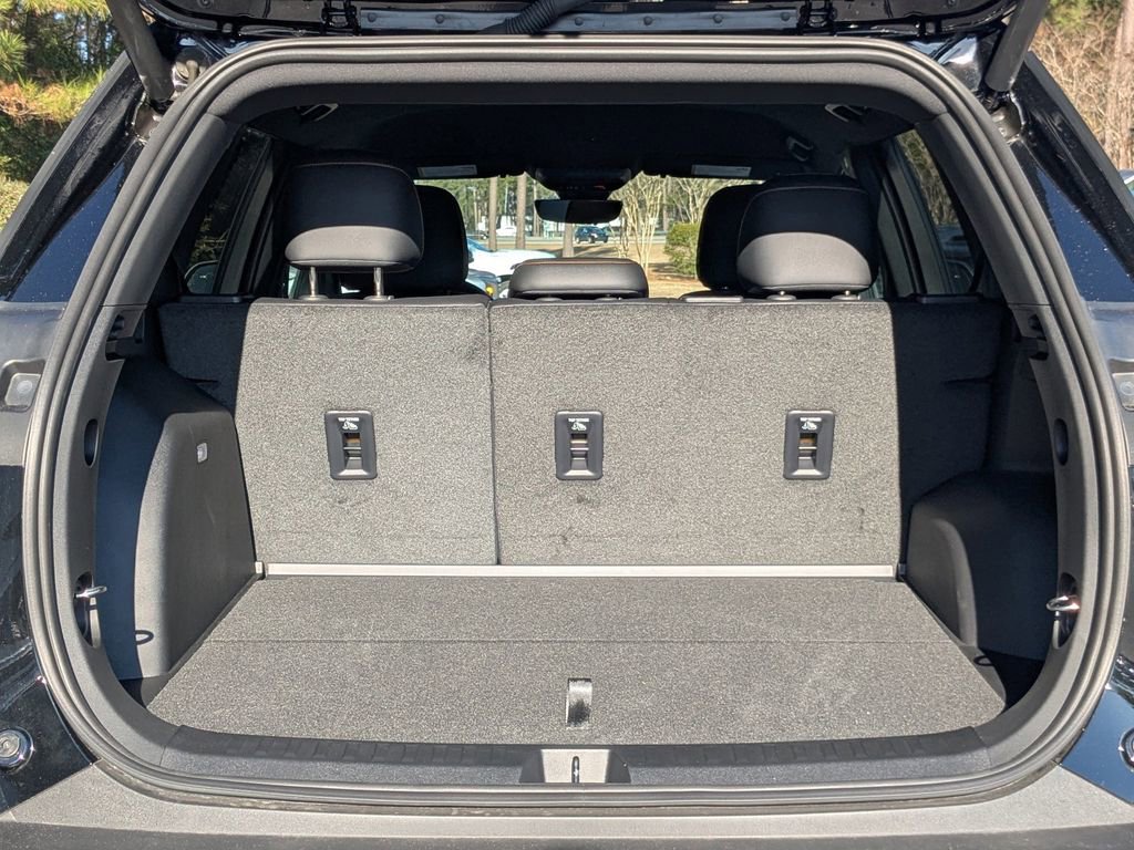 New 2025 Chevrolet Equinox ACTIV w/ Safety and Technology Package image 13