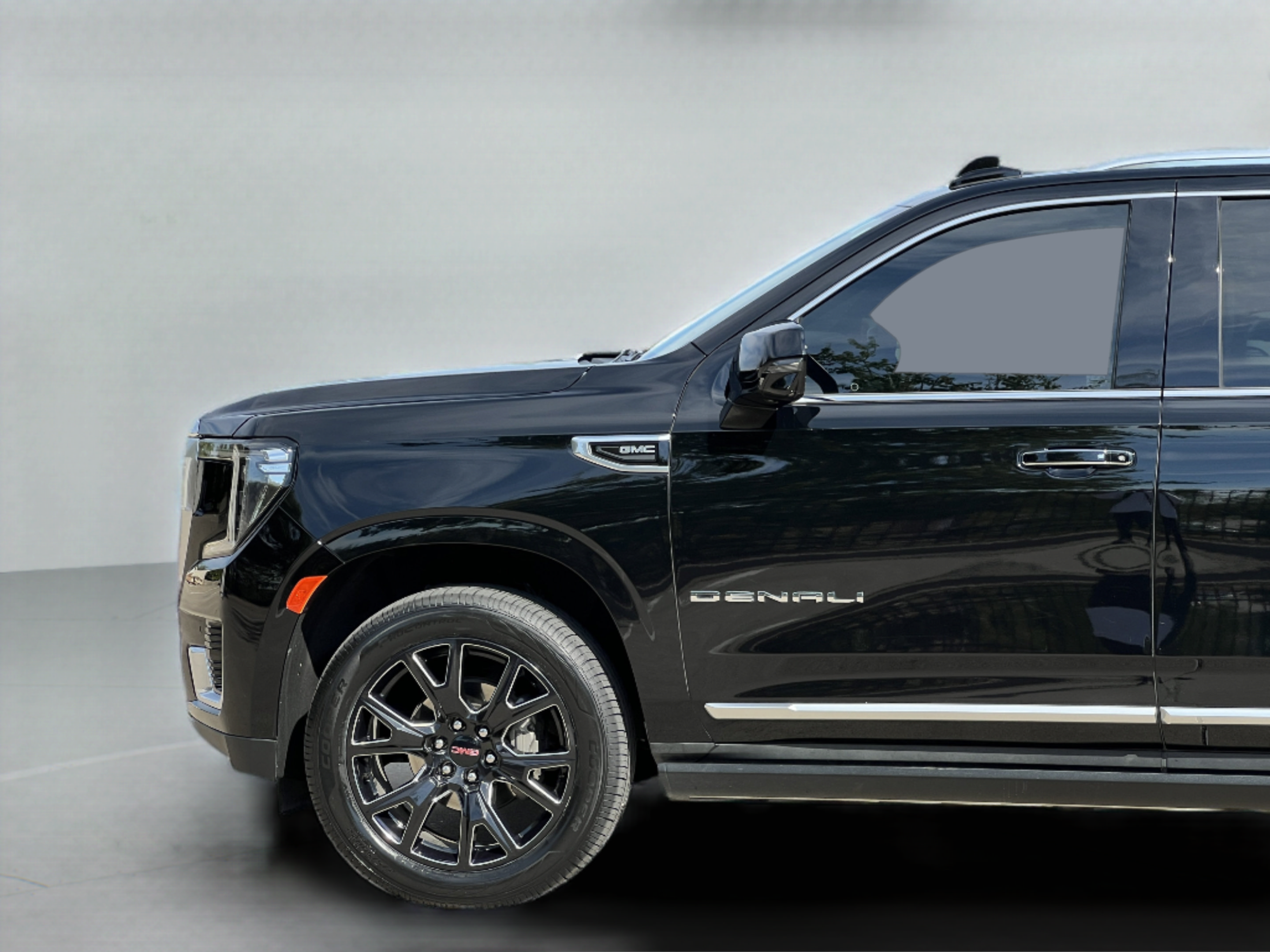 Used 2024 GMC Yukon XL Denali AWD/4WD image 9