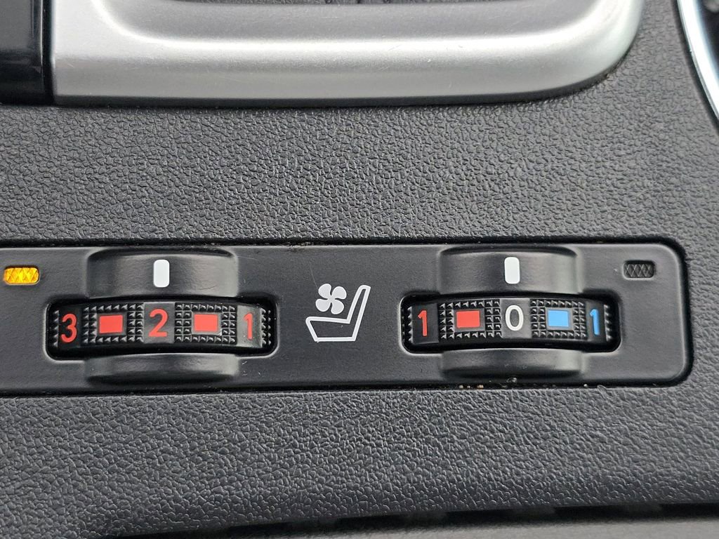 Used 2017 Toyota Highlander Limited image 6