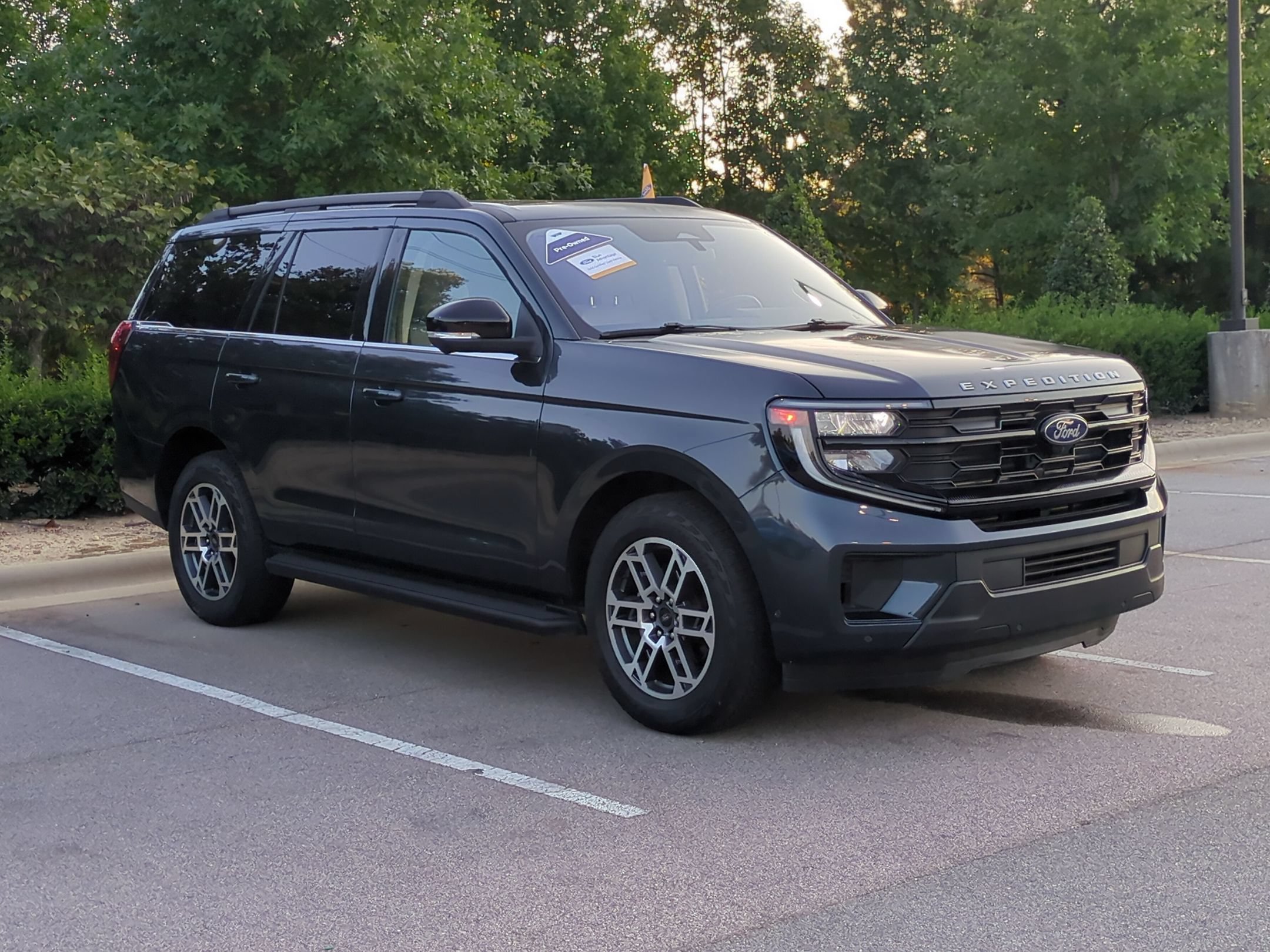 Certified 2025 Ford Expedition Active AWD/4WD image 2