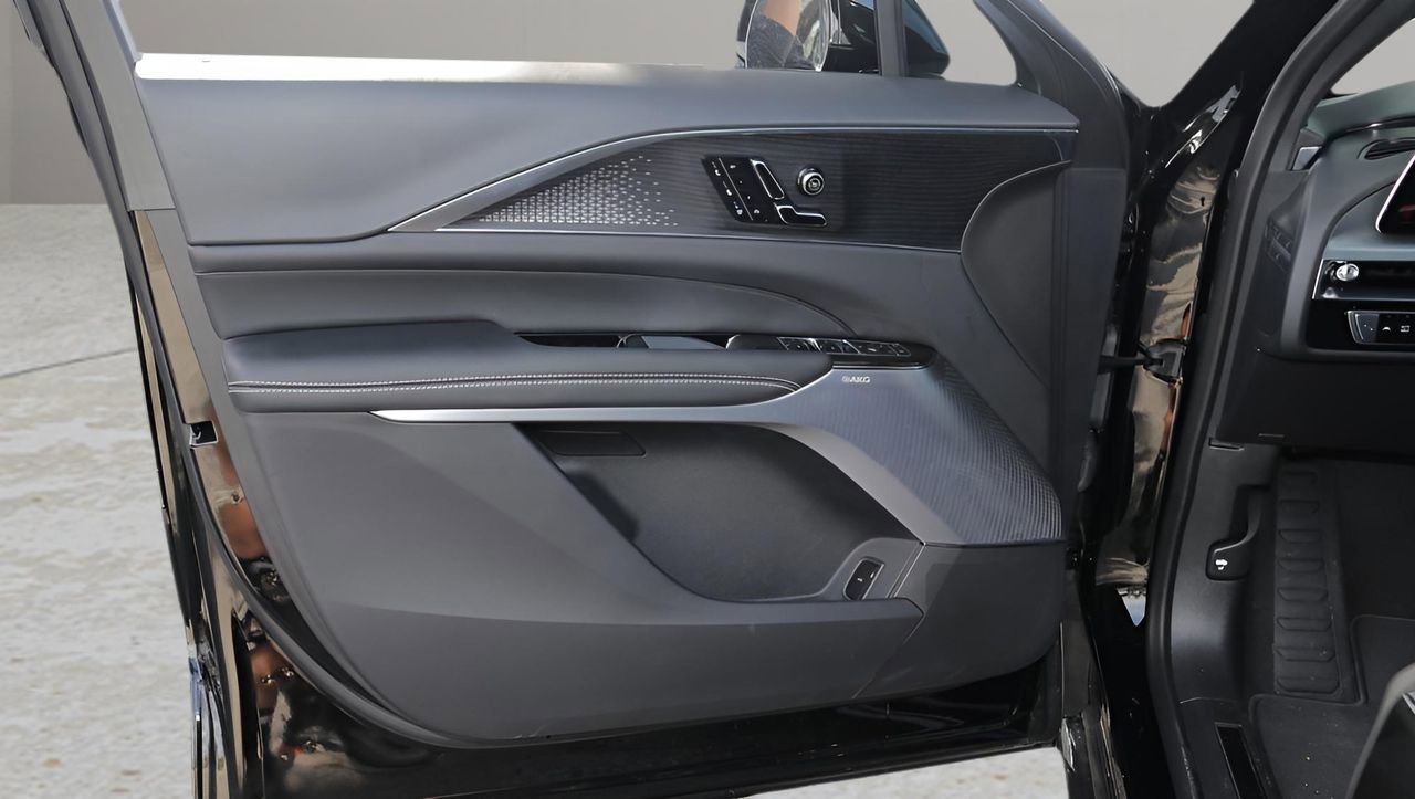 New 2026 Cadillac Lyriq V image 10