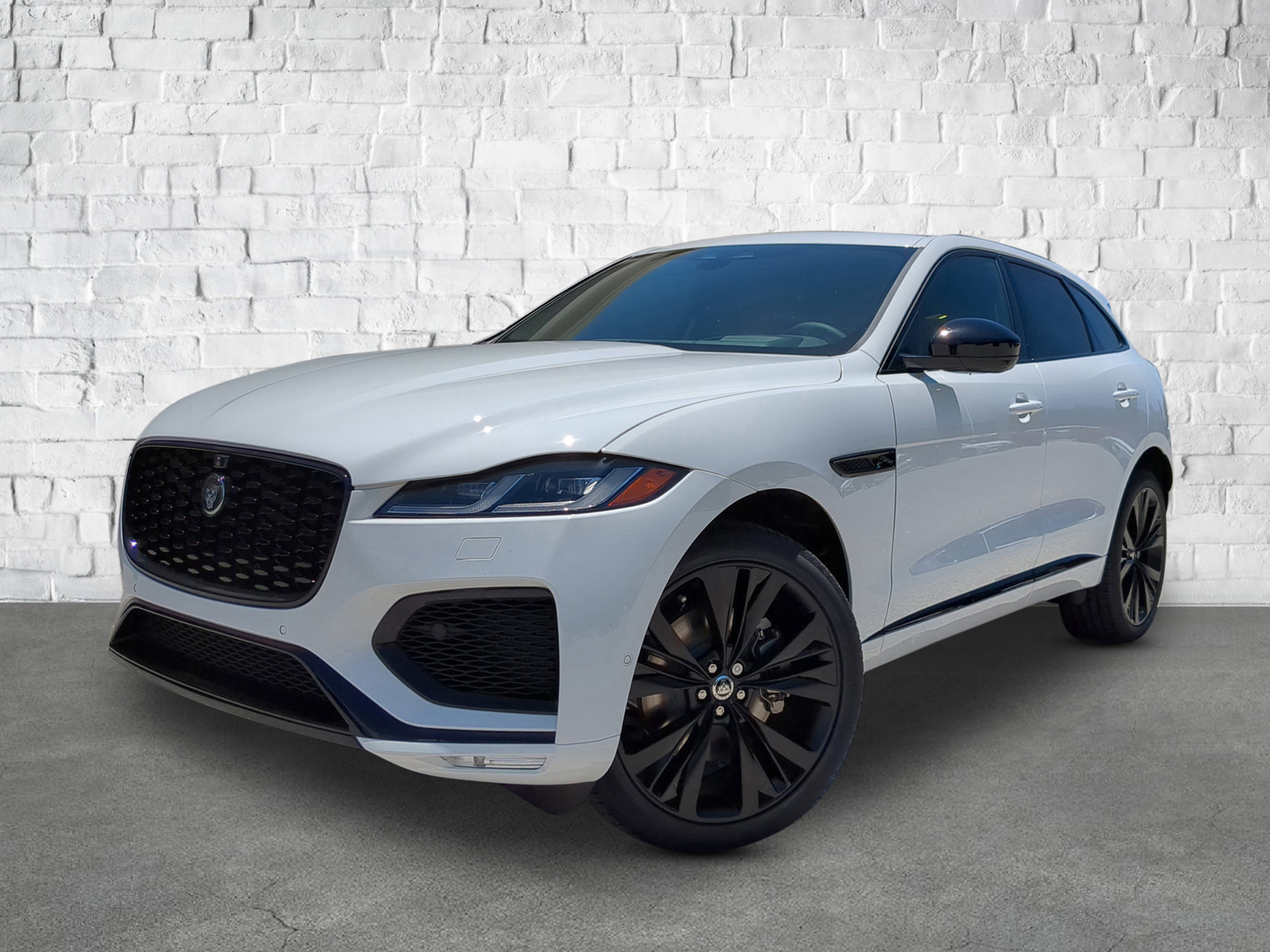 New 2026 Jaguar F-PACE R-Dynamic S image 2