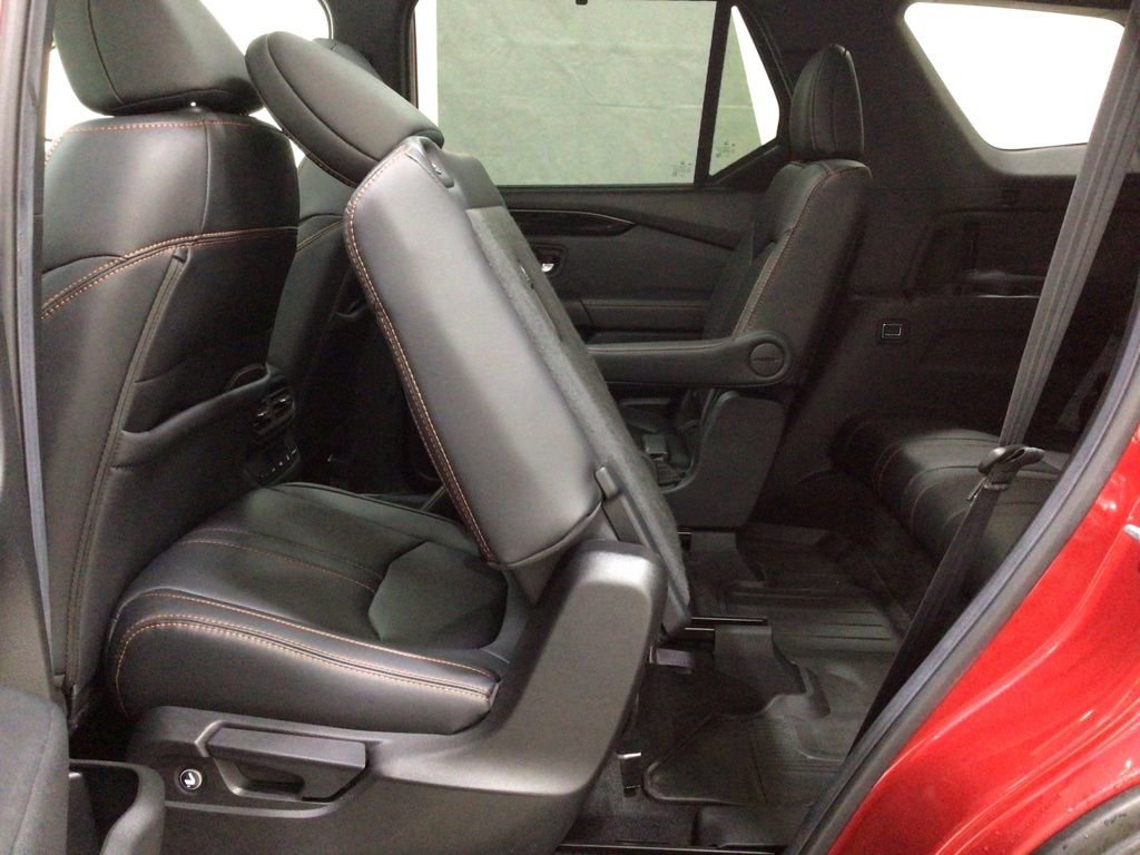 Used 2025 Honda Pilot TrailSport image 19