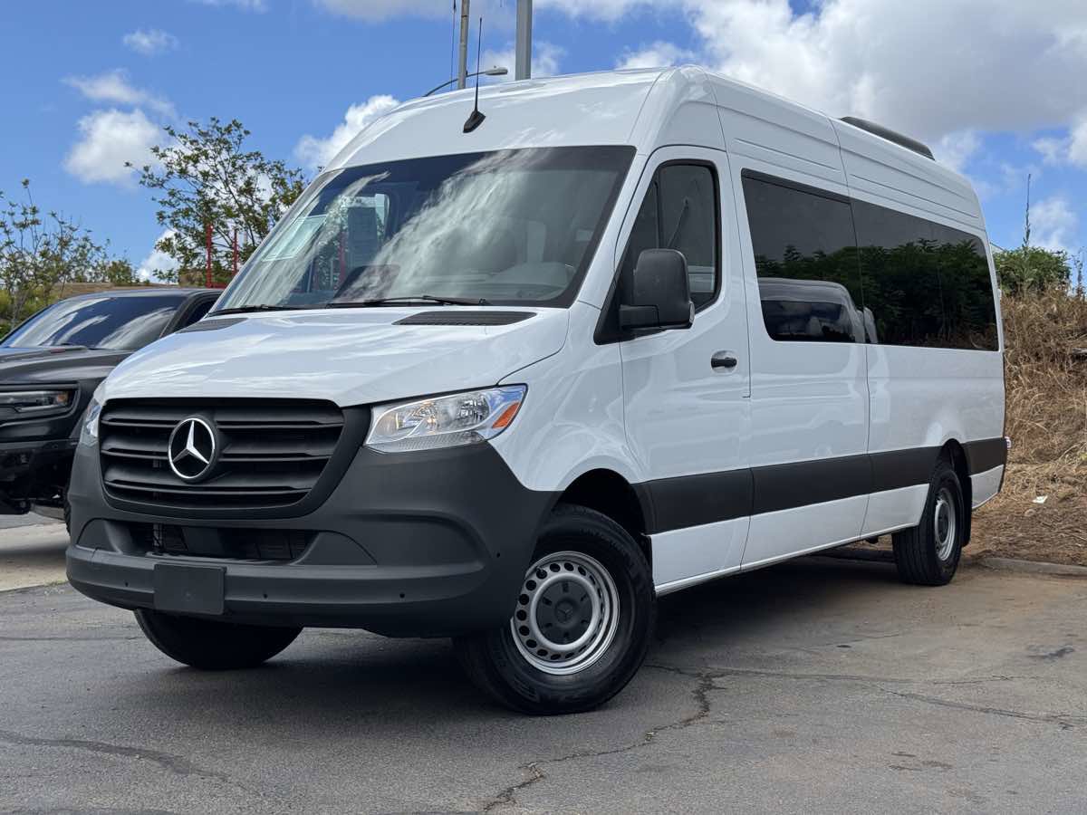 Used 2025 Mercedes-Benz Sprinter 2500 image 2