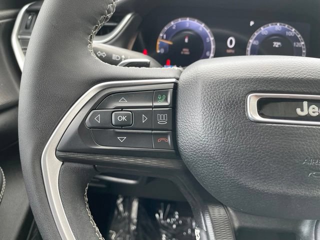 Used 2023 Jeep Grand Cherokee L Altitude AWD/4WD image 14