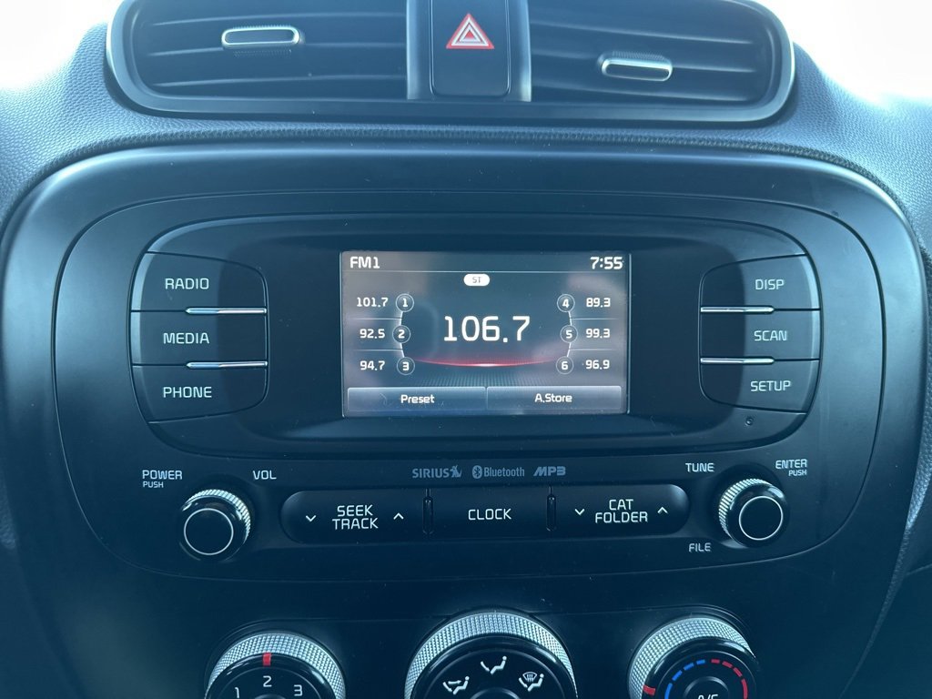 Used 2016 Kia Soul + image 3