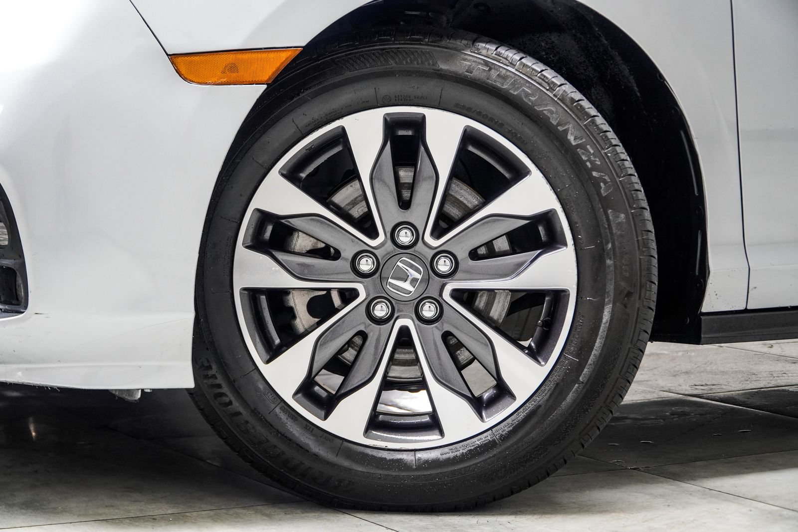Used 2024 Honda Odyssey EX-L image 3
