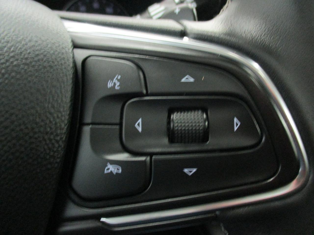 Used 2023 Buick Envision Avenir AWD/4WD image 27