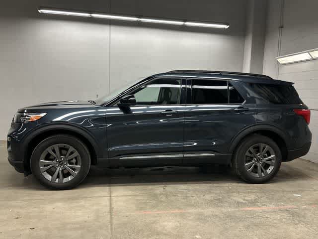 Used 2024 Ford Explorer XLT w/ Equipment Group 202A AWD/4WD image 2
