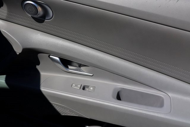 Used 2024 Hyundai Elantra SE image 47