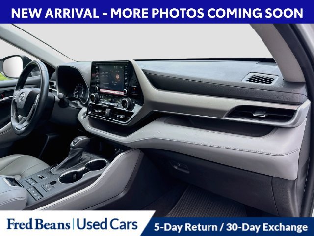 Used 2022 Toyota Highlander XLE AWD/4WD image 37