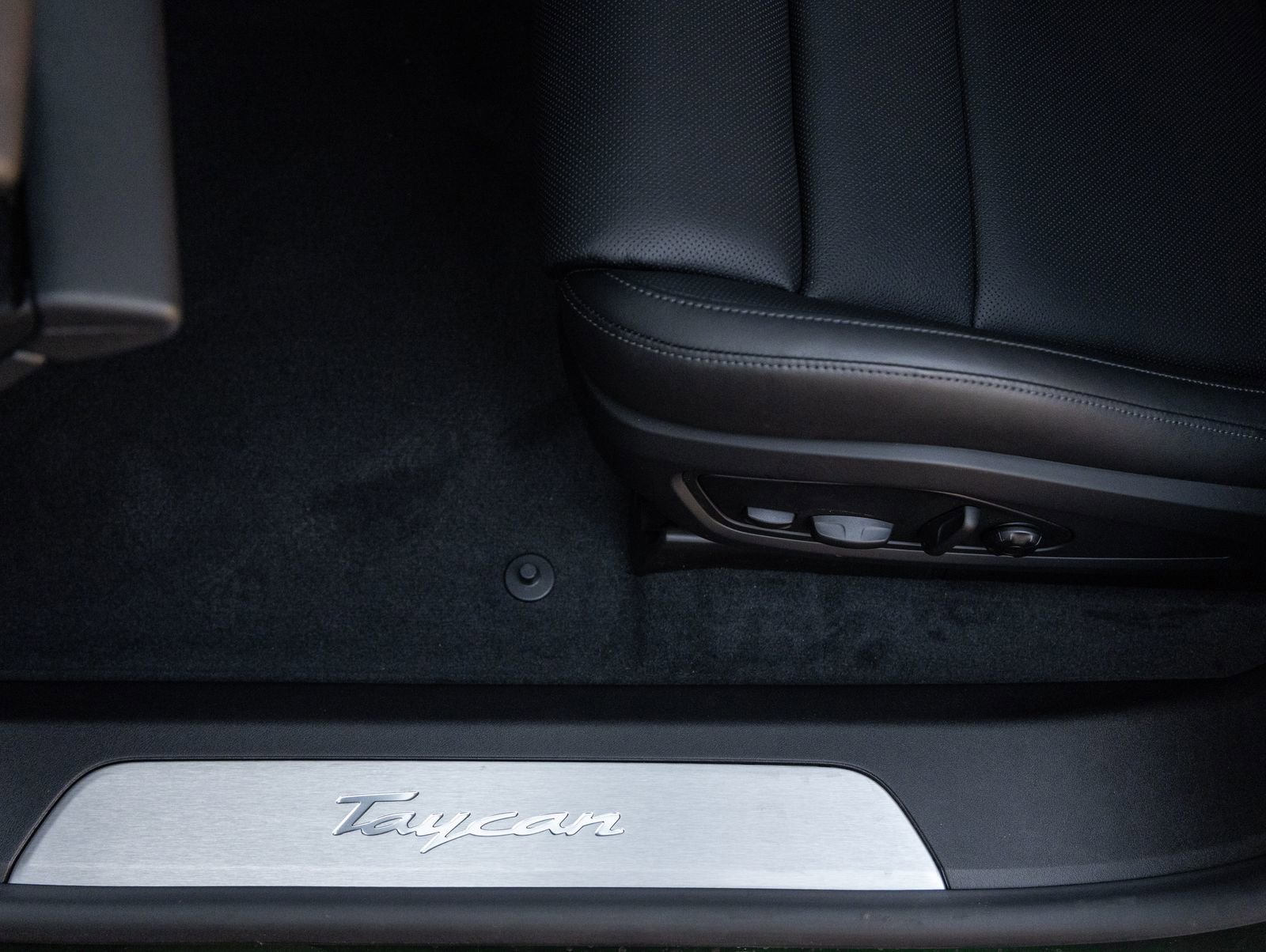 New 2026 Porsche Taycan image 22