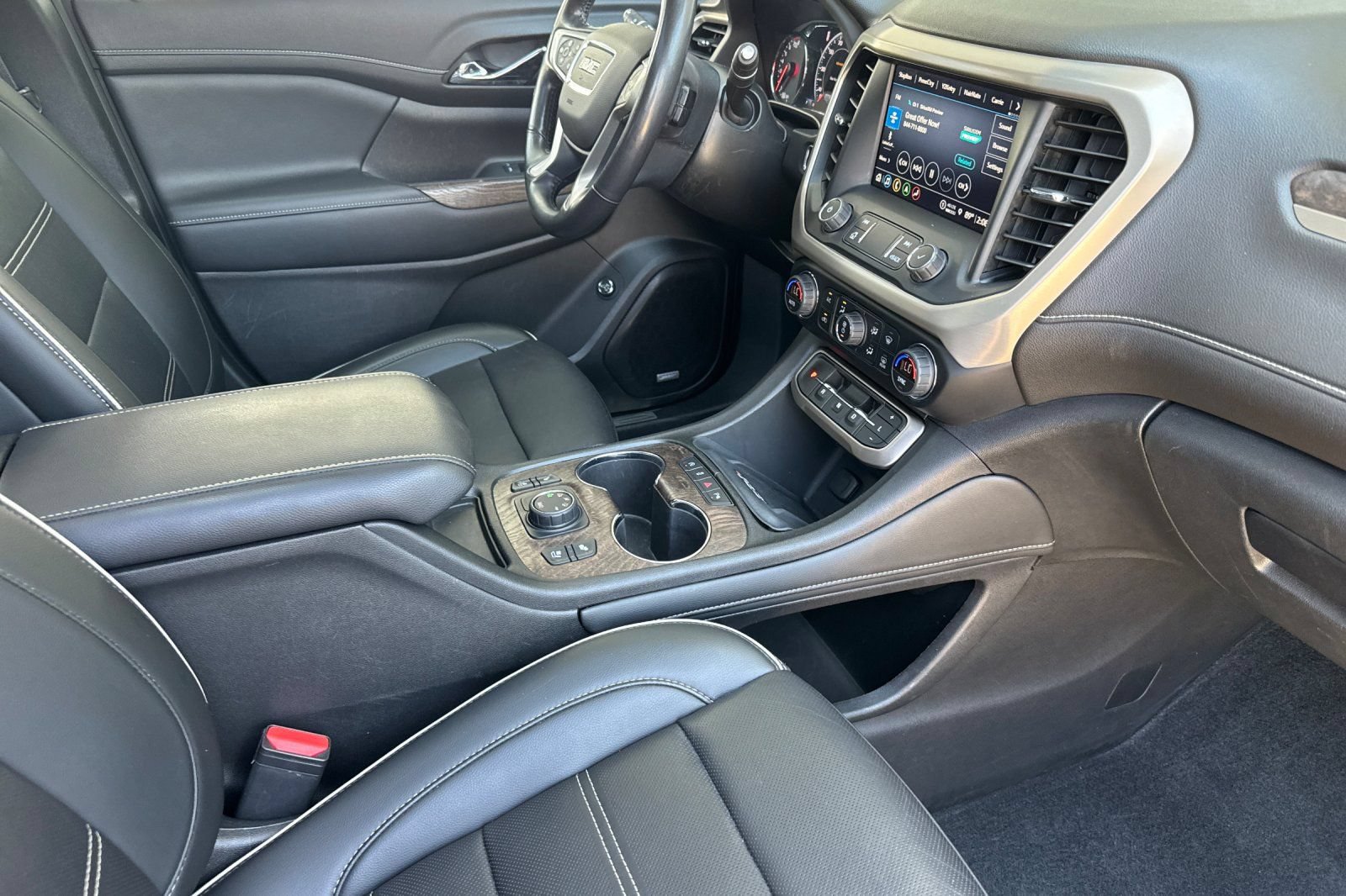 Used 2021 GMC Acadia Denali w/ Denali Ultimate Package AWD/4WD image 18