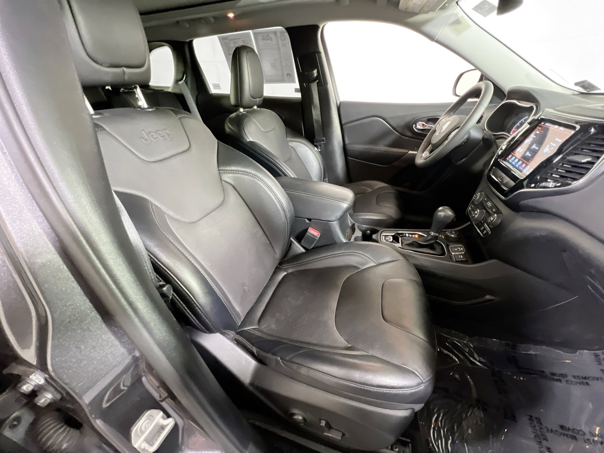 Used 2022 Jeep Cherokee Limited image 27