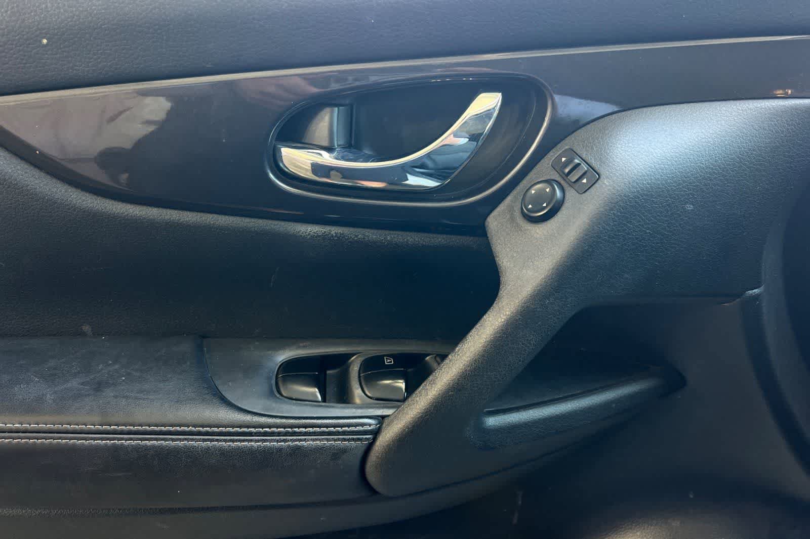 Used 2019 Nissan Rogue SV FWD image 15