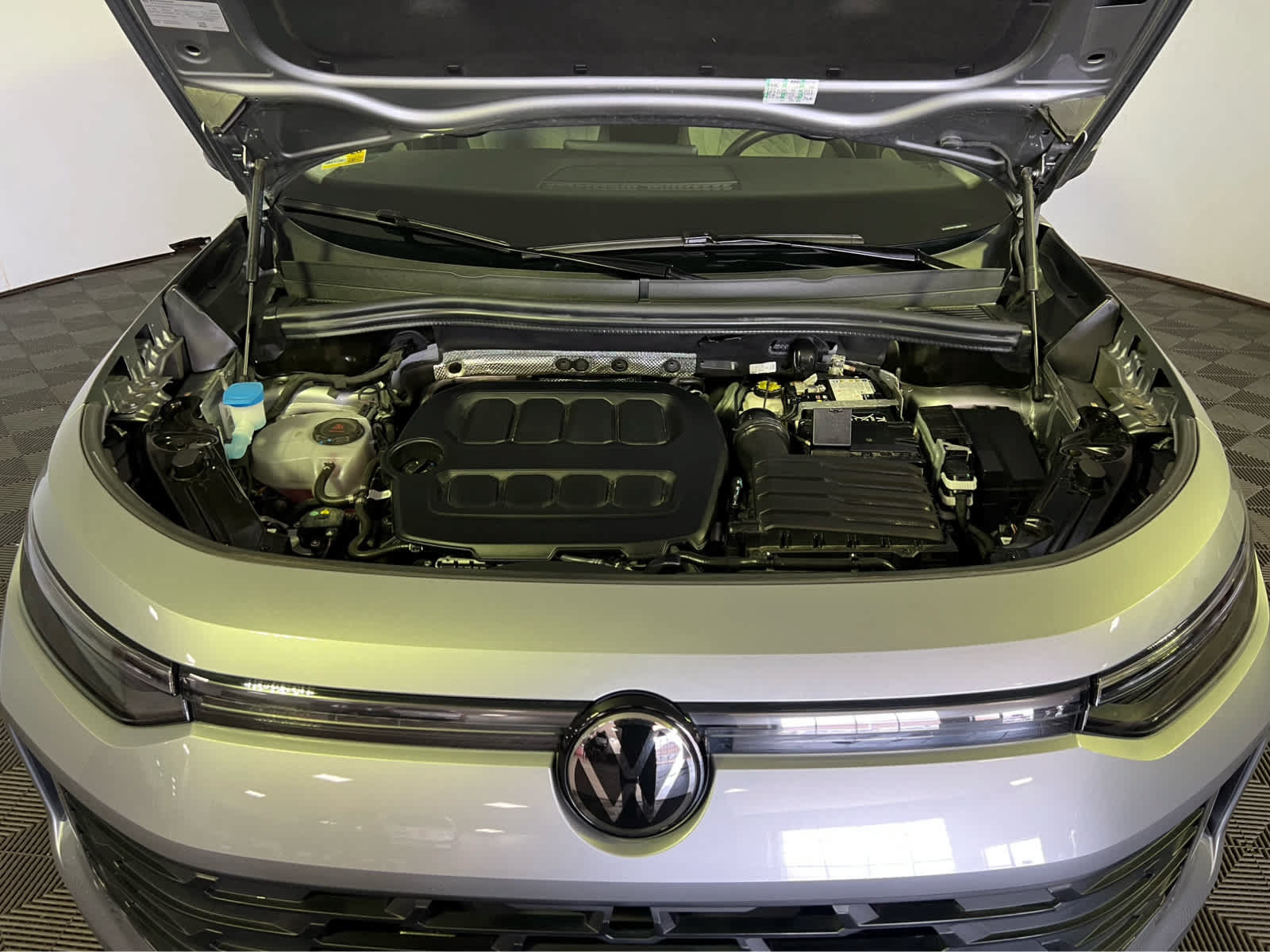Used 2025 Volkswagen Tiguan S AWD/4WD image 30