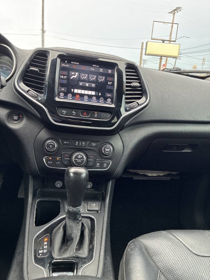 Used 2019 Jeep Cherokee Limited w/ Luxury Group FWD image 23