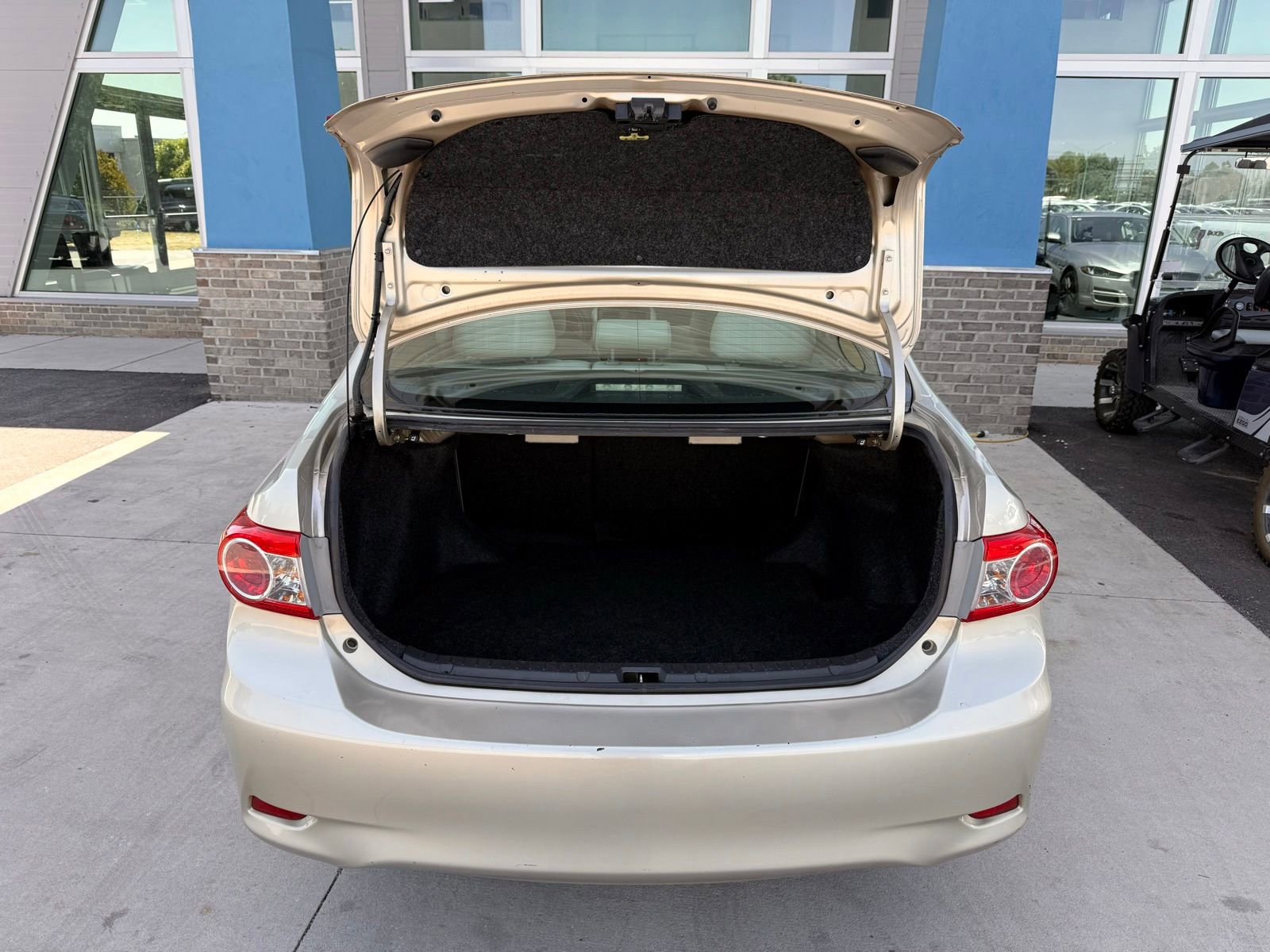 Used 2013 Toyota Corolla L FWD image 33