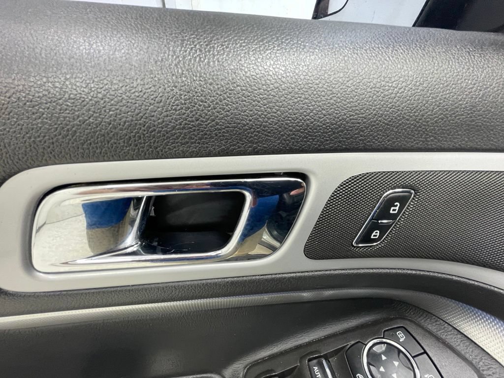 Used 2014 Ford Explorer XLT w/ Equipment Group 202A AWD/4WD image 13