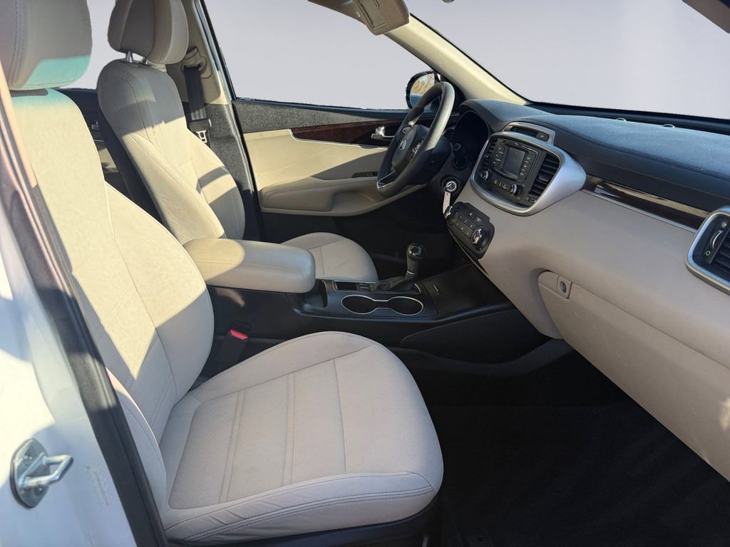 Used 2016 Kia Sorento LX image 17