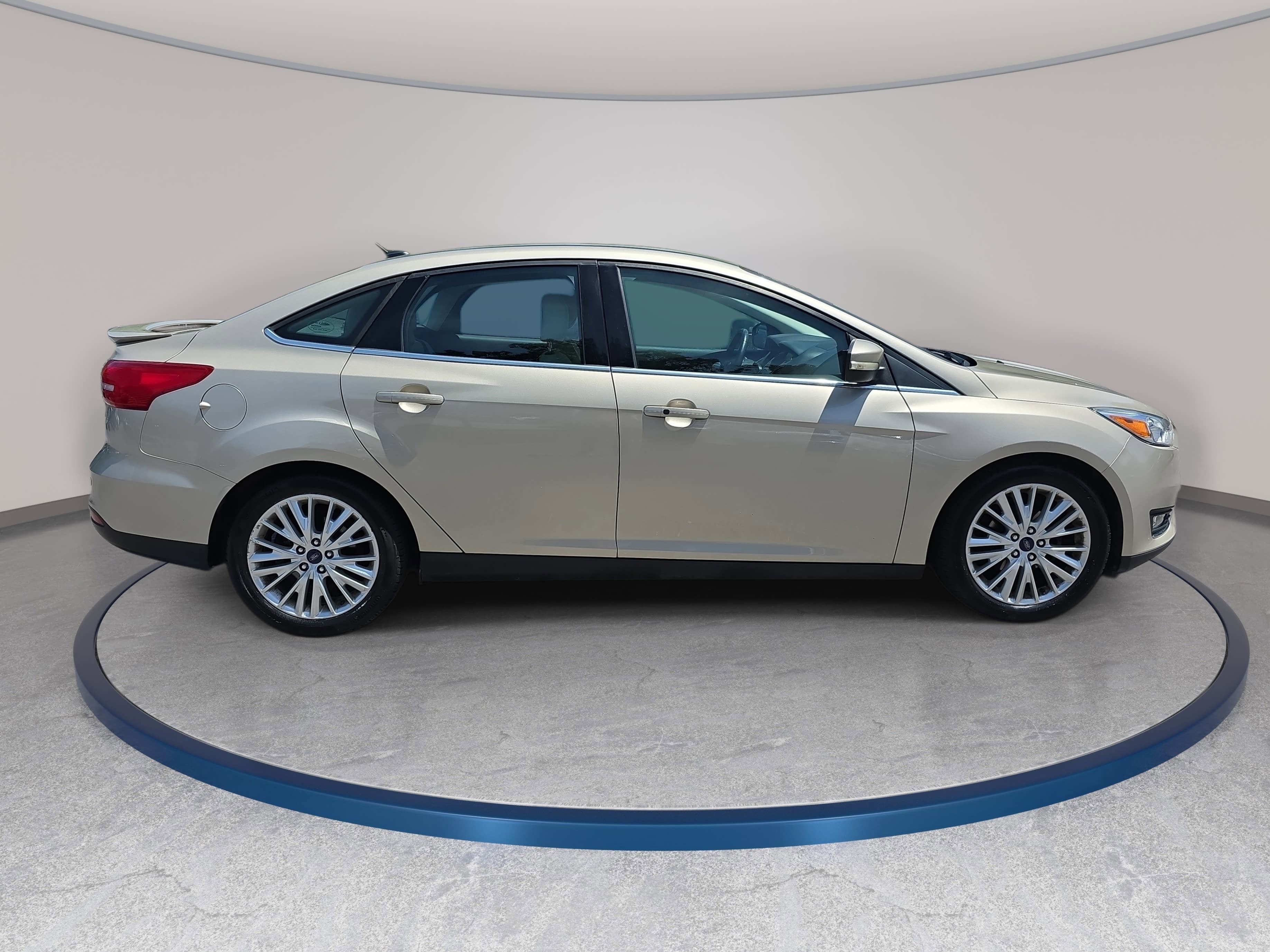 Used 2017 Ford Focus Titanium FWD image 4
