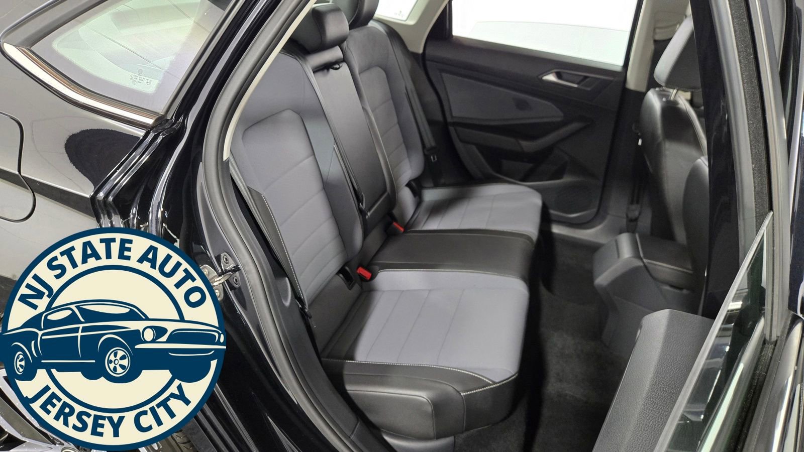 Used 2025 Volkswagen Jetta SE image 27