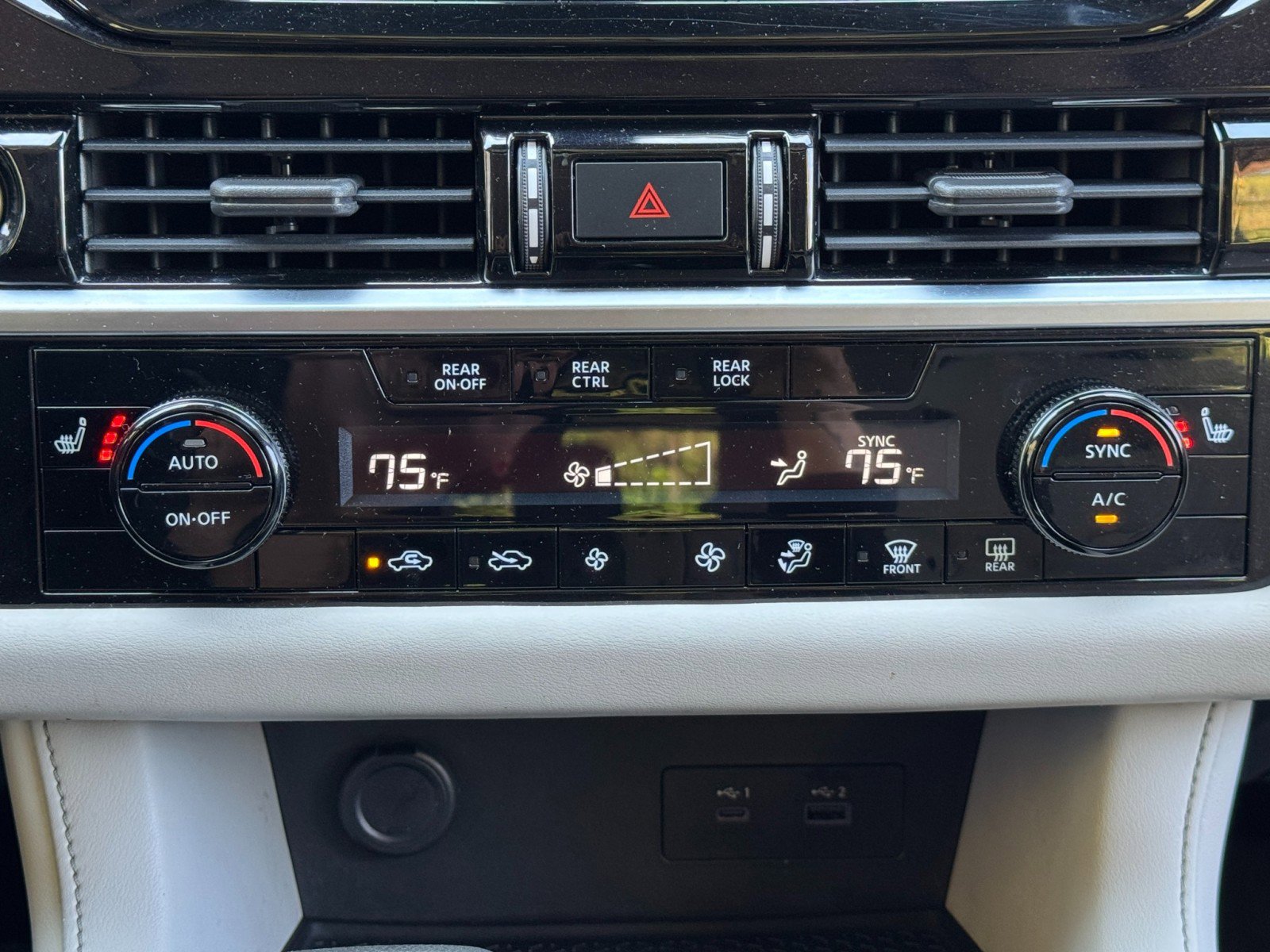 Used 2022 Nissan Pathfinder SV w/ SV Premium Package image 26