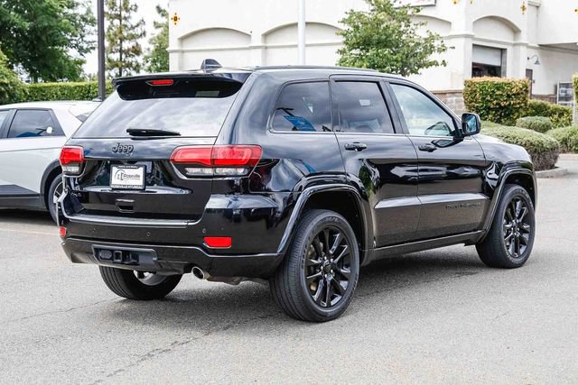 Used 2020 Jeep Grand Cherokee Altitude AWD/4WD image 5