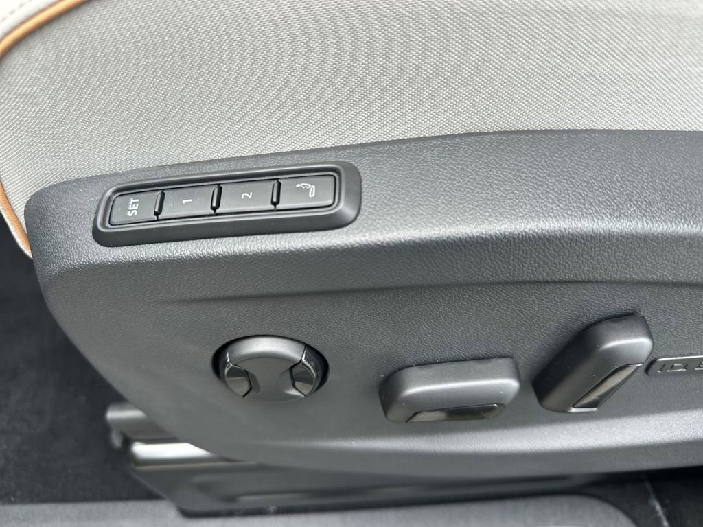 New 2025 Volkswagen ID. Buzz 1st Edition image 12