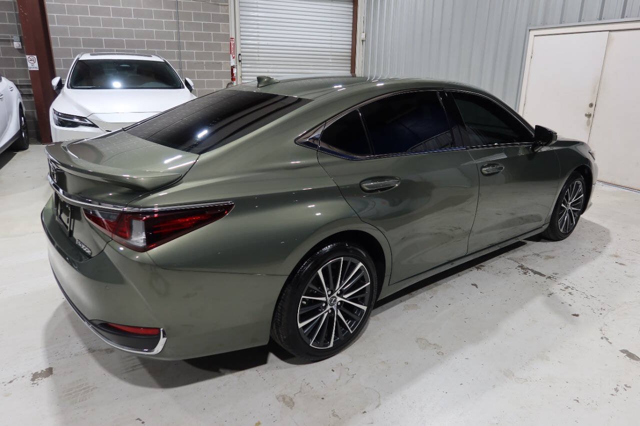 Used 2025 Lexus ES 300h w/ Premium Package FWD image 5