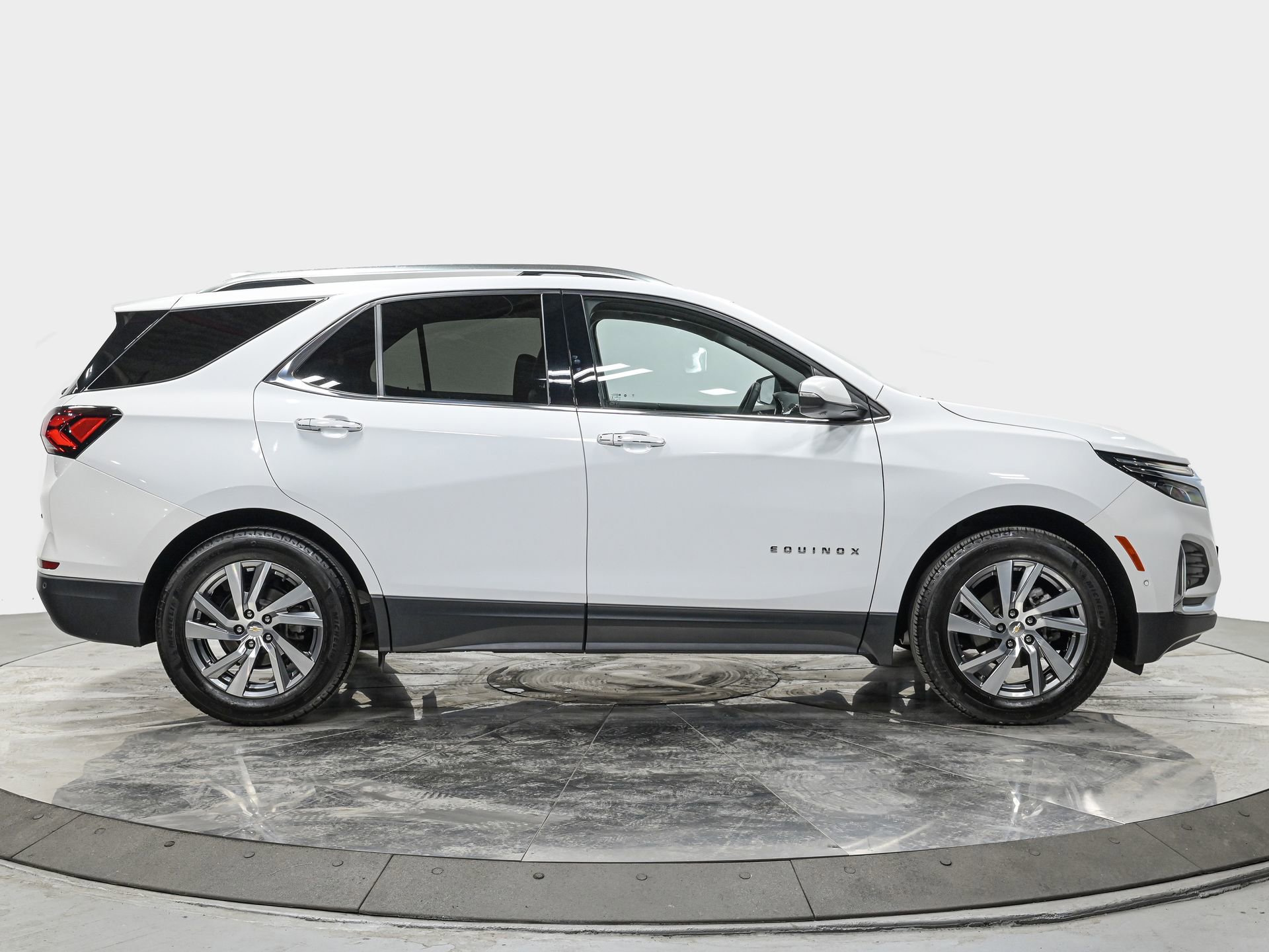 Used 2023 Chevrolet Equinox Premier FWD image 8