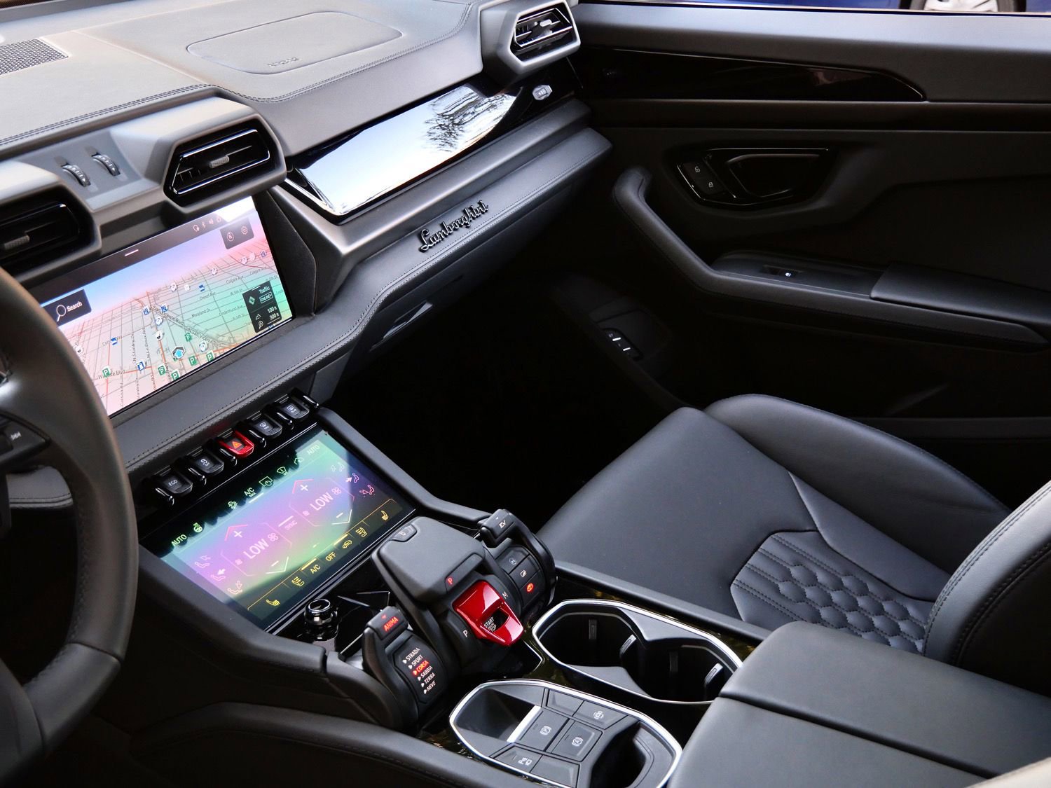 Used 2025 Lamborghini Urus SE image 15