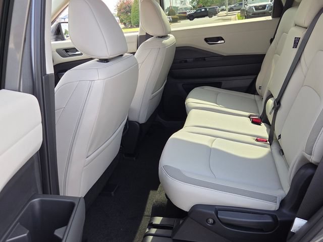 New 2026 Nissan Pathfinder SL FWD image 7