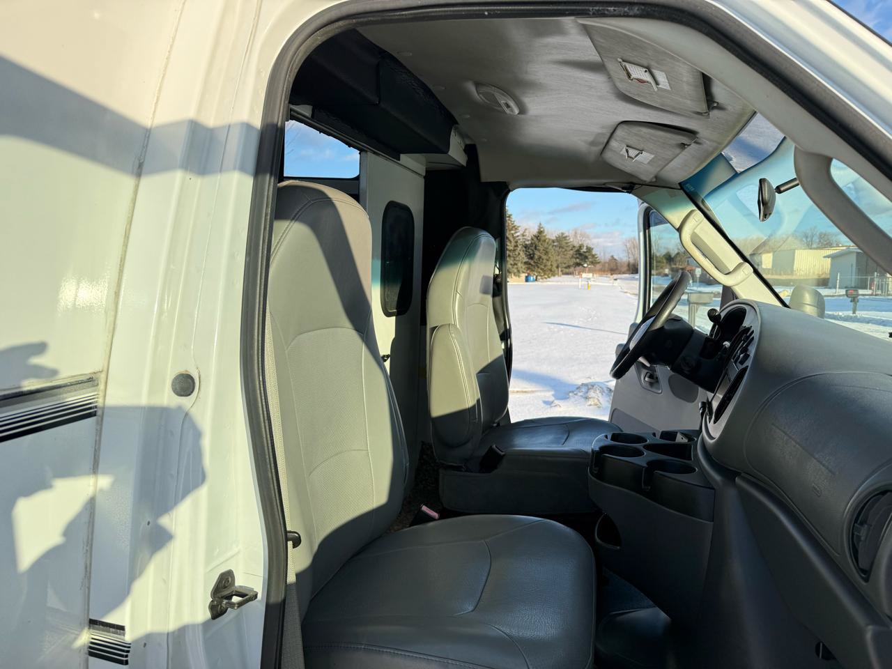 Used 2008 Ford E-350 and Econoline 350 Super Duty RWD image 26