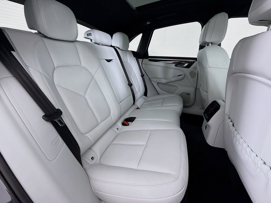 New 2026 Porsche Macan Turbo image 32