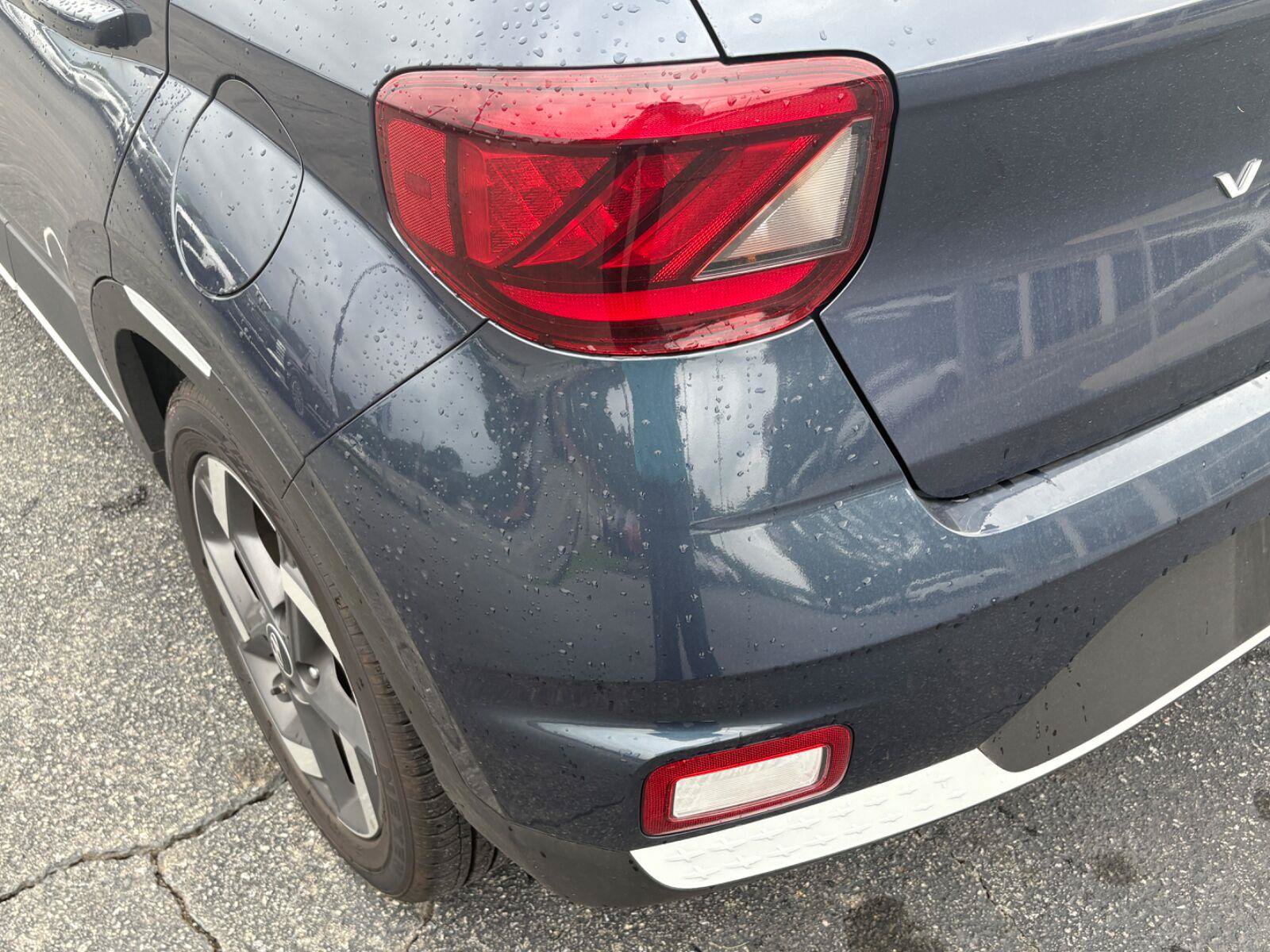 Used 2025 Hyundai Venue Limited FWD image 10