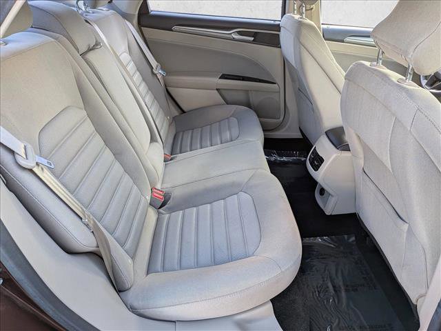 Used 2017 Ford Fusion SE w/ Fusion SE Technology Package image 18