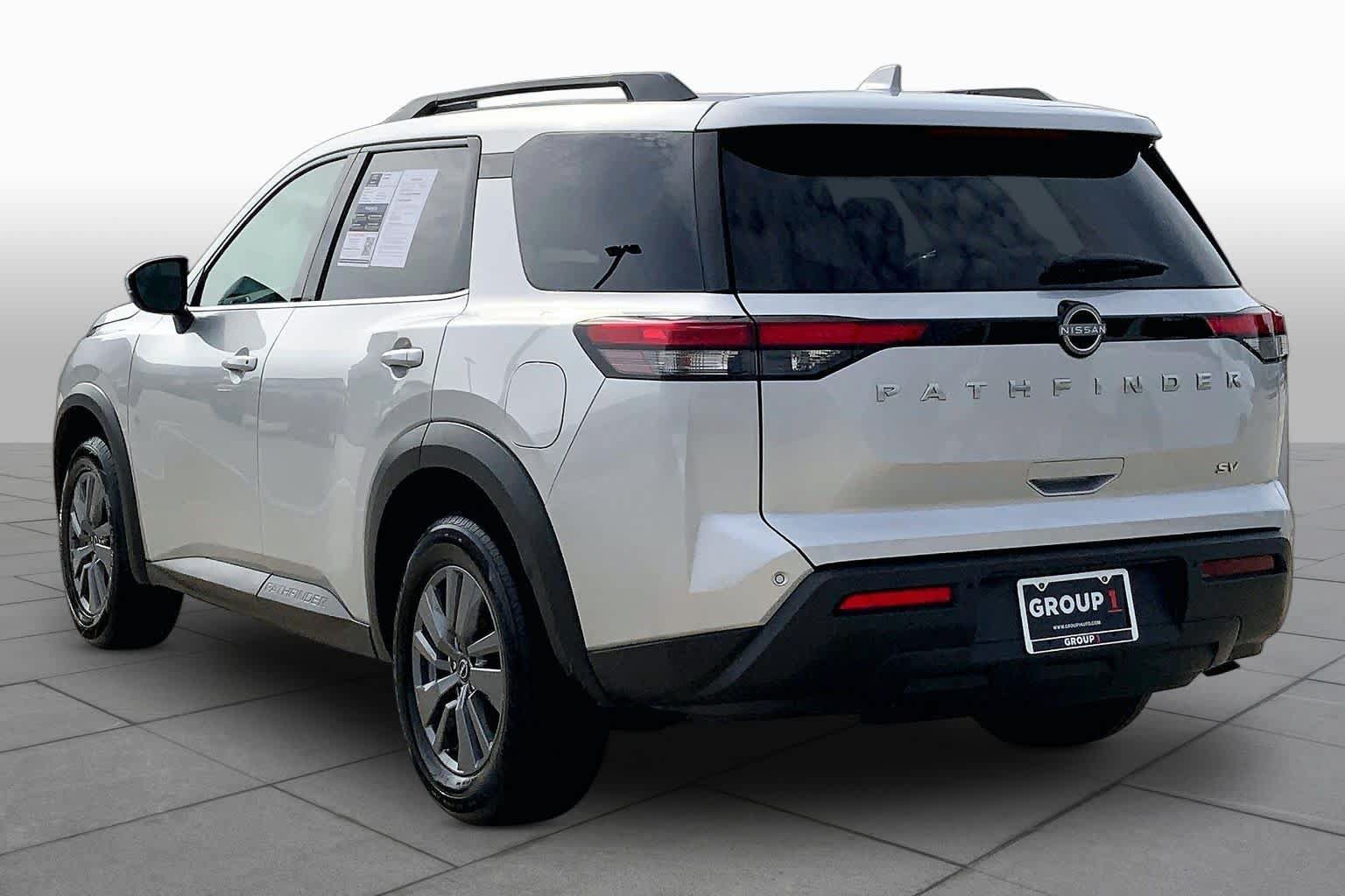 Used 2024 Nissan Pathfinder SV FWD image 12